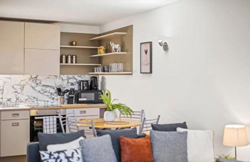 Modern 2 Bed Apartment in Greenwich, 24h Free Parking, Great for Business & Contractors, Sleeps 6 - Photo 12