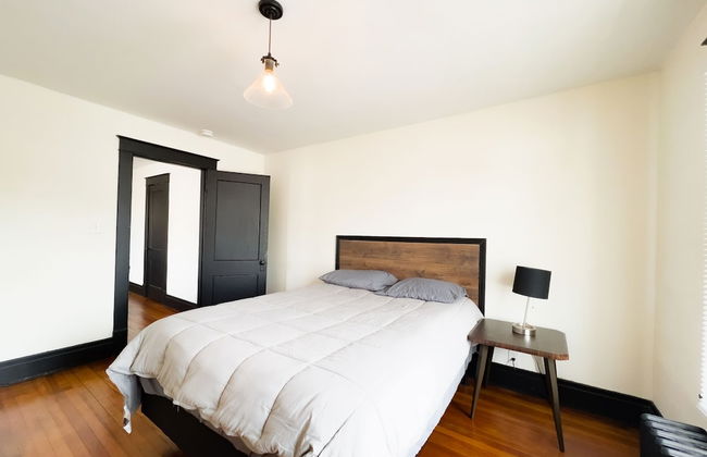 The Pub with Private Yard & Parking, Near the Falls & Casino by Niagara Hospitality - Foto 18