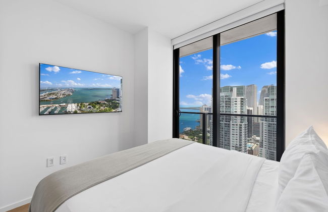 Luxurious Condo Downtown Miami Heart - Photo 3