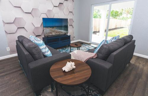 Golfers Paradise 4-hole PUTT-PUTT, Mega Chess with huge backyard, hammock - Photo 5