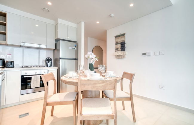 Classy Downtown 2BR w City View Balcony - Photo 31