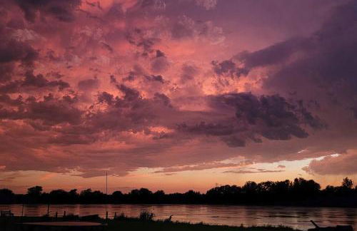 Waterfront 2 Bdrm Cabin with Best Sunset View and Huge Yard - Foto 10