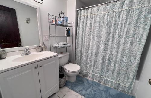 Charming 3 Bedroom Cottage Apartment in a Tudor-Style Home - Foto 21