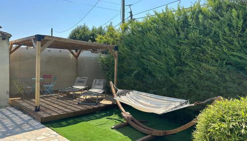 CHARMANT LOGEMENT AVEC PISCINE EN PROVENCE au premier étage d une villa - Foto 4