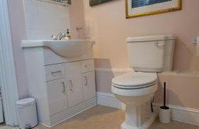 Large 2 bedroom town centre flat with free parking - Foto 4