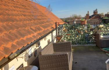 Saracens Head above the pub near Chaple st Leonards - Foto 50