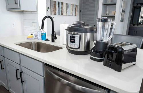 Luxury Apartment with Pool, Restaurants, Shopping) - Photo 40