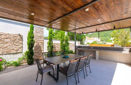 Villa Dolores Apartments - Photo 86