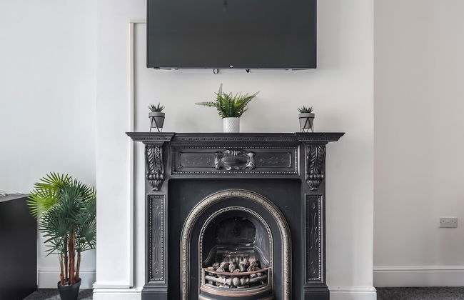 Spacious 4 Bed House in Birmingham, Suitable for Contractors - Photo 27