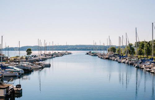 Suttons Bay Waterfront - Foto 1