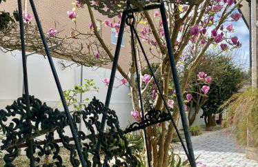 Live, Laugh, Love Beach Guest Home with AC - Foto 28