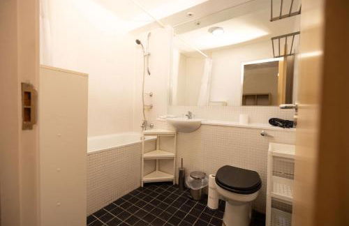 Muirhouse 2BR Apartment with Free Parking - Foto 23