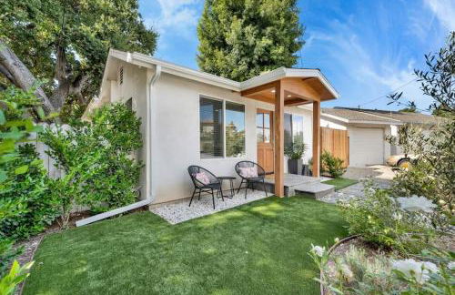 Modern Cottage, Hot Tub, Bistro Patio, Putting Green, Walk to All! - Foto 14