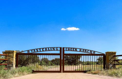 Gorgeous, secluded escape near River with Game room! - Photo 35