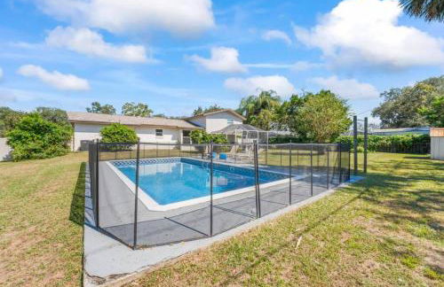 Oversized 4bed + Converted Bedroom, HEATED Pool + Hot Tub - Photo 32