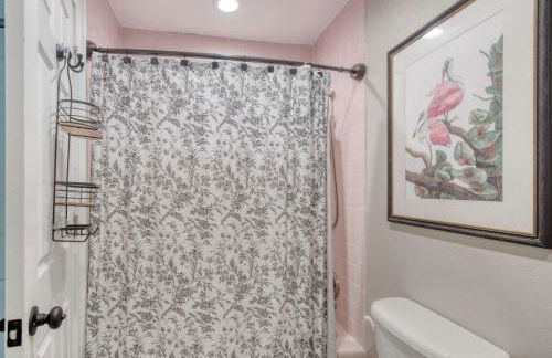 Oceanfront Elysium with a pool - Photo 34