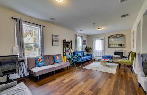 Lakefront Pocono Retreat with Hot Tub and Movie Hub - Foto 24