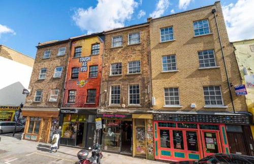 Shoreditch Cinema & Sauna retreat- 2BDR House with Garden & Games Room - Sleeps 6 - Photo 6