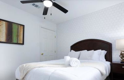 Cozy, Round Rock Retreat, Modern, Sleeps 10 - Foto 32