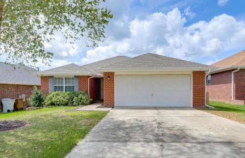 3 Mi to Escambia Bay Home with Deck and Private Yard! - Foto 3