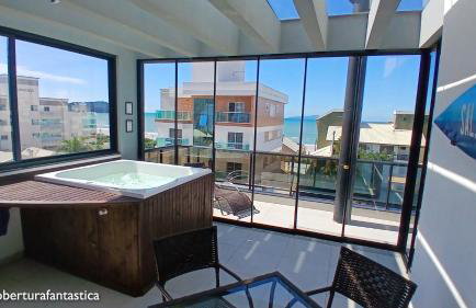 Cobertura fantástica apenas 70 metros da praia - Foto 4