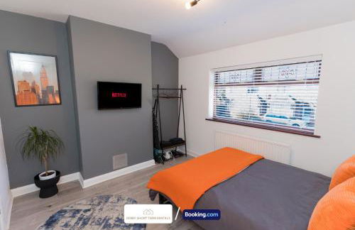 Award-Winning Four Bedrooms House, Parking, WiFi By Derby Short Term Rental Short Lets & Serviced Accommodation Derby - Foto 8