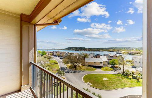 Water-View Condo with Balcony, Smart TVs, Washer/Dryer and Pool - Foto 5