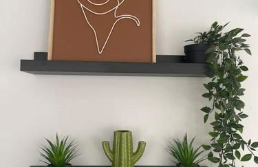 The Little Lodge - seaside town of Penarth nr Cardiff - Photo 5