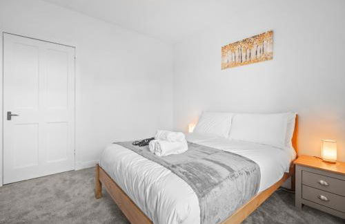 Whiteside 3 Bedroom Apartment - Bathgate - Photo 11