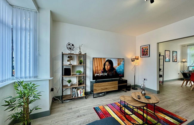 Lenhurst House - Photo 1