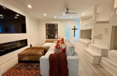 Ultimate Lake Resort Xtravaganza - Luxury - Waterfront - Boathouse - Sleeps 18 - Photo 77