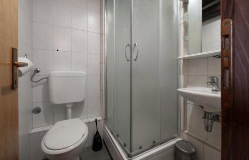 Awesome Home In Martinska Ves - Foto 19