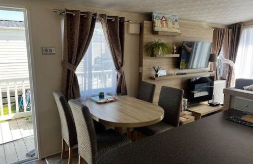 Static Caravan on the Jurassic Coast at Freshwater Beach Holiday Park - Photo 15