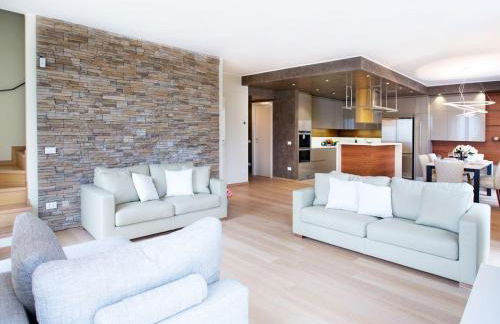 State of the art home suite with 180 degree panoramic lake view, pool and spa sleeping up to 10 guests by Italian Apartments - Foto 4