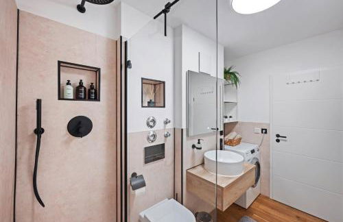 EDLER WOHNRAUM Luxuriöses Apartment mit Balkon, Boxspringbett, Kaffeevollautomat, Lift & Parkplatz - Foto 24