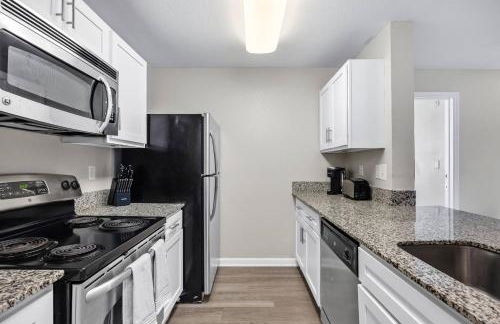 Courts & Pool - Sleeps 12 - Family Oasis - Photo 13