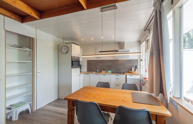 Cozy Holiday Home With Garden - Photo 16