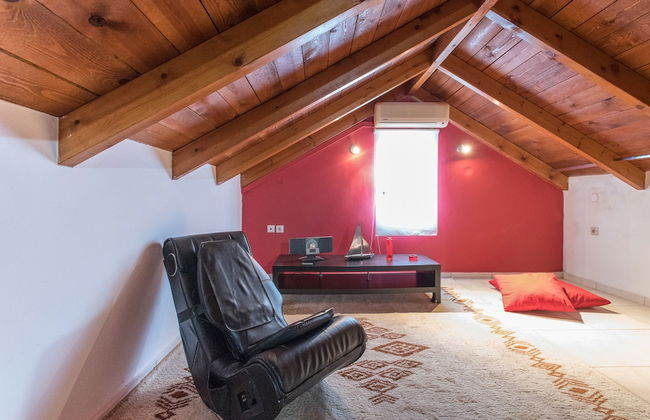 Thomis Beach Family Home Near the Sea - Photo 3