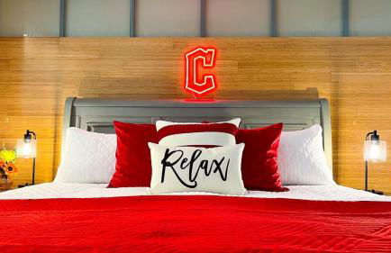 Downtown Cleveland: Steps To Sports & Events 2 Bedroom Condo by RedAwning - Foto 8