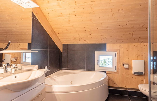 Spacious Chalet With IR Sauna and Whirlpool - Foto 13