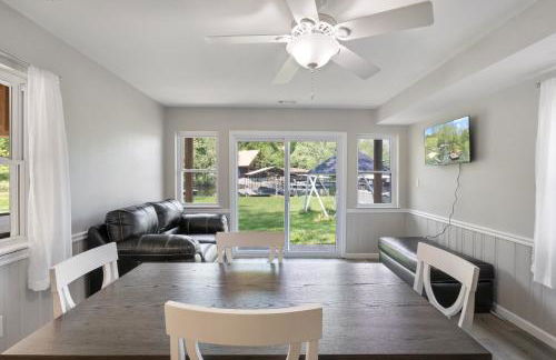 New! 2 Homes-Firepit, Hot Tub, Huge Yard and Dock - Foto 9