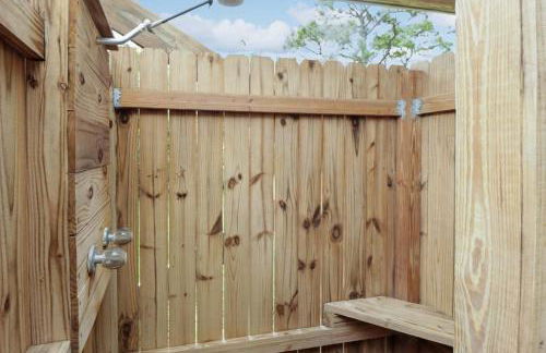 Woofs and Waves by Pristine Properties Vacation Rentals - Foto 60