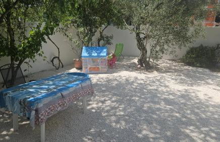 Olive Garden Apartments - Photo 2