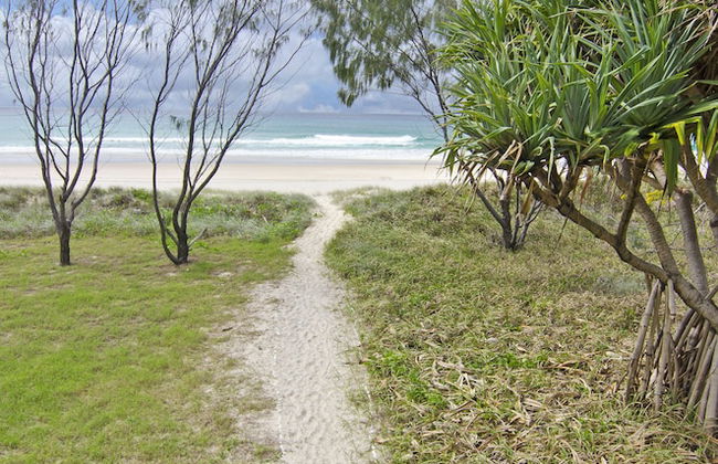 Sentosa at Tugun Beachfront Holiday Home - Photo 20