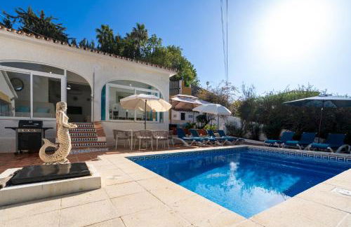Villa with Free Heated Pool - Pass the Keys - Photo 1