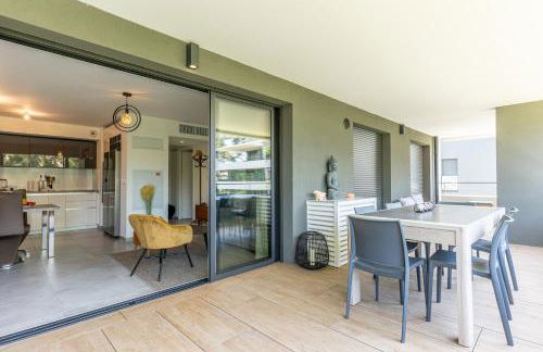 Appartement climatisé les pieds dans l'eau pour 6 personnes avec 1 suite parentale, 1 chambre double et 1 mini chambre Piscine sur le toit clim garage - Foto 6