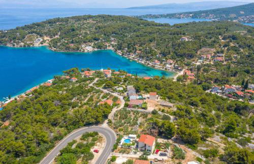 Holiday house with a swimming pool Rogac, Solta - 16444 - Photo 3