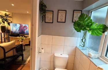 Cozy Cottage Coventry self check-in after 3pm, Pets Friendly - Foto 23