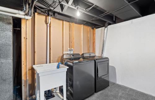 Vermilion Retreat with Game Room, Hot Tub and Across from Community Pool - Foto 42