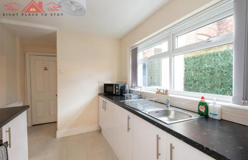 Darlington Modern 2 Bed Apartment Great for Contractors - Photo 4